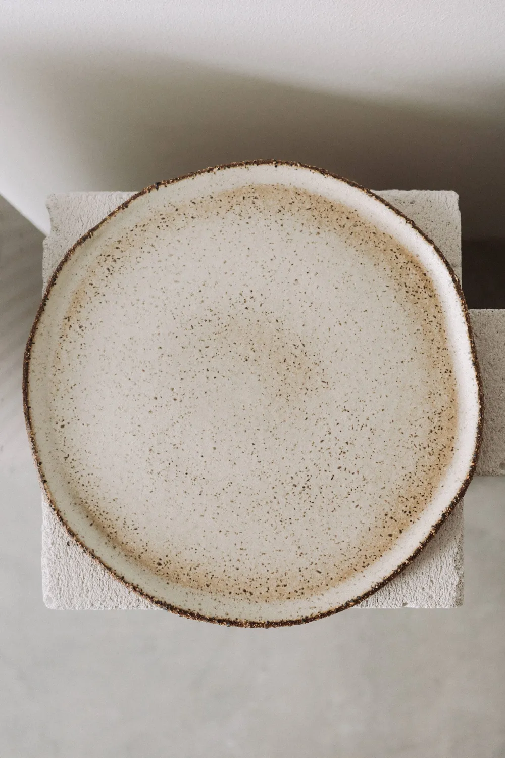 Poemi Umbria piatto 27 cm in gres beige opaco