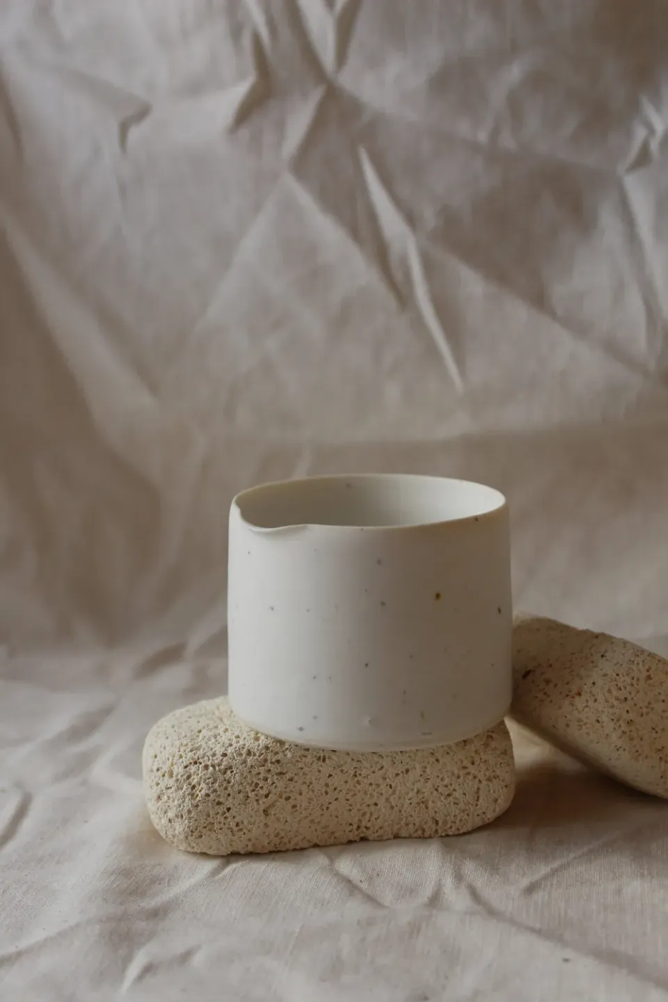 Studio Delta Pottery ciotola cilindrica beccuccio porcellana