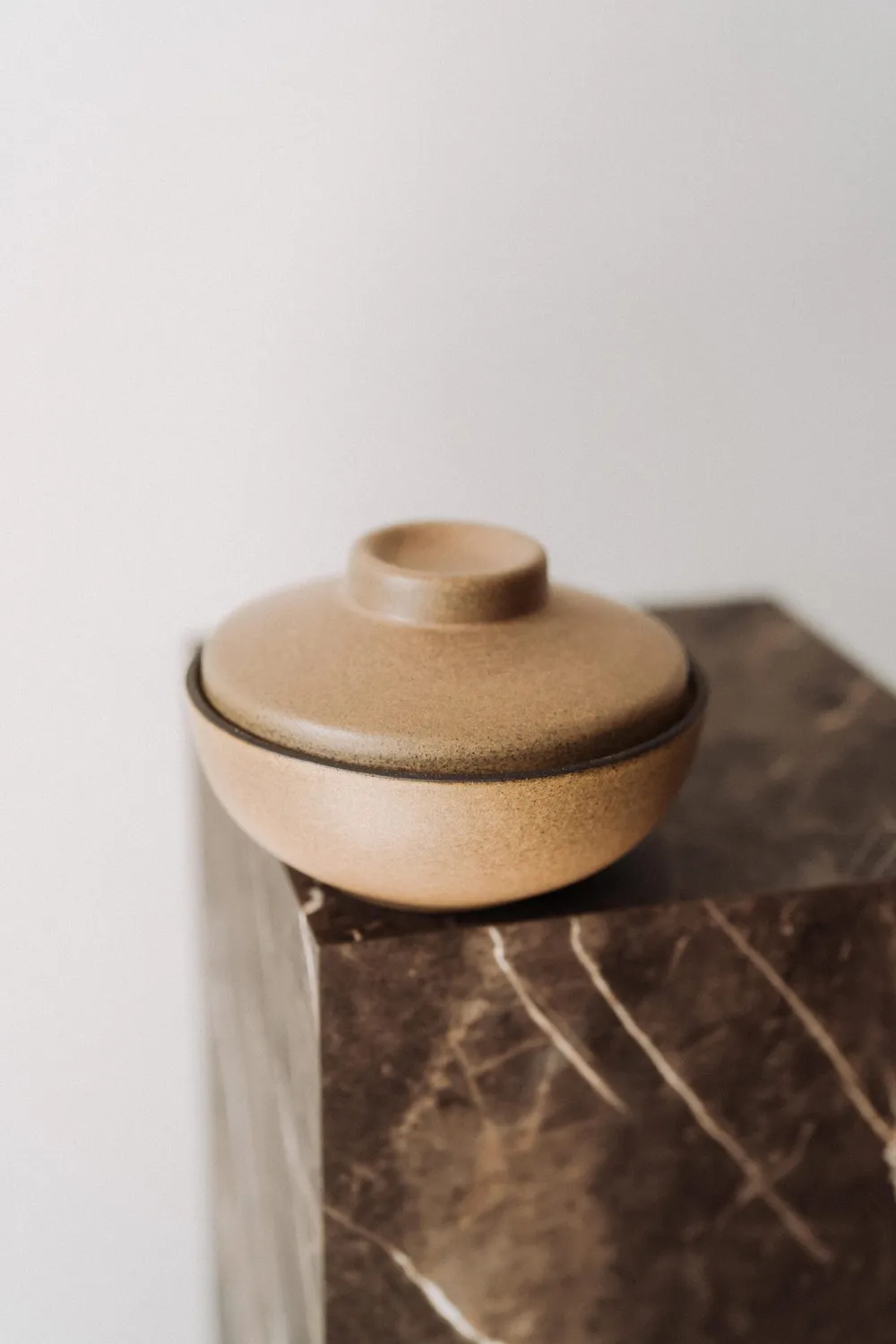 Poemi Aarde ciotola con coperchio 14 cm crema