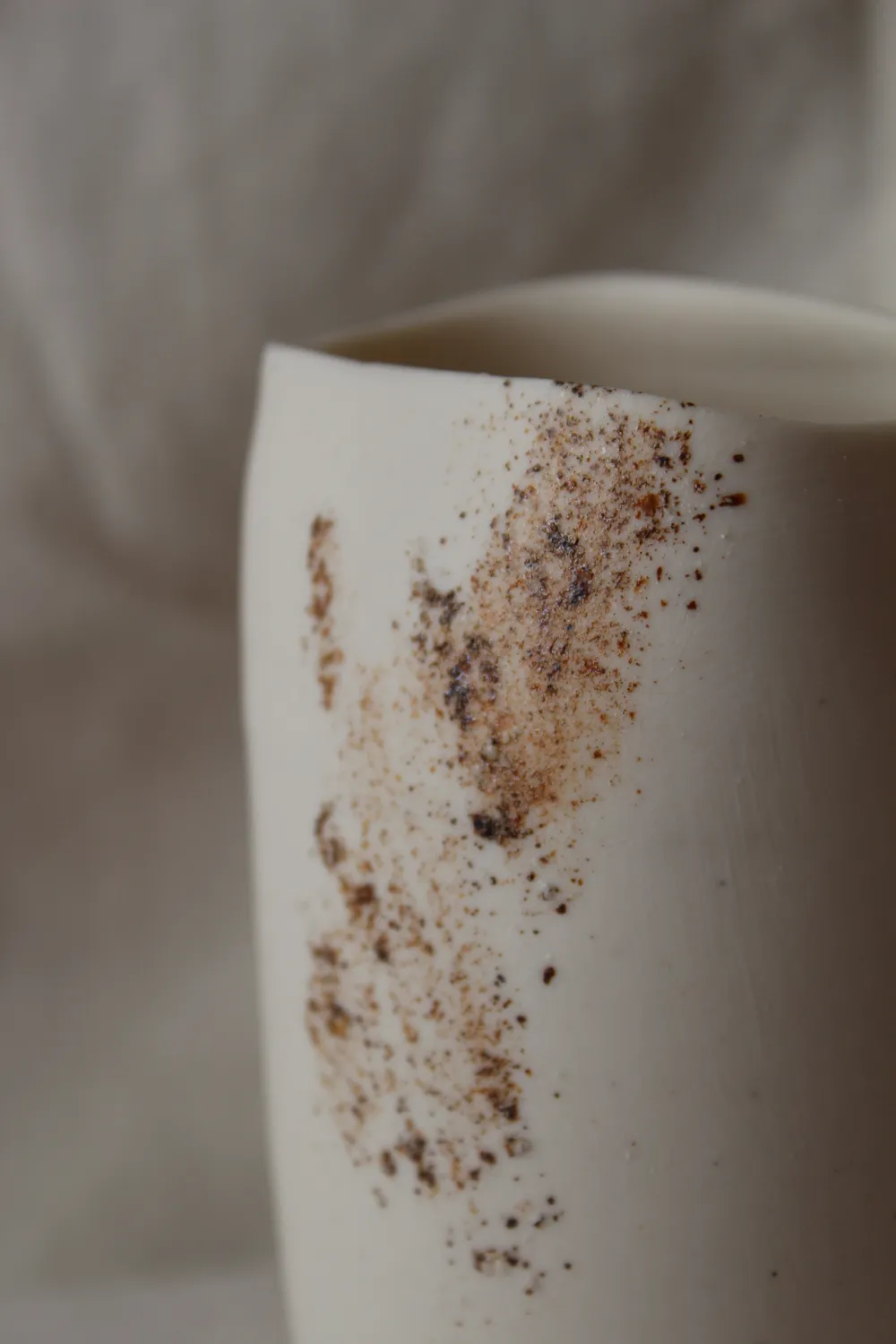 Studio Delta Pottery Uovo di Lava #2 vaso porcellana 11 cm