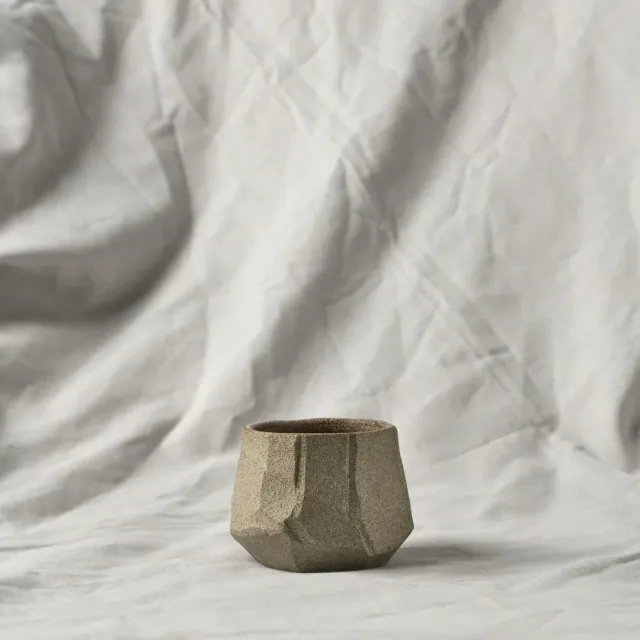 Studio Delta Pottery Cava #1 tazza grès antracite kurinuki