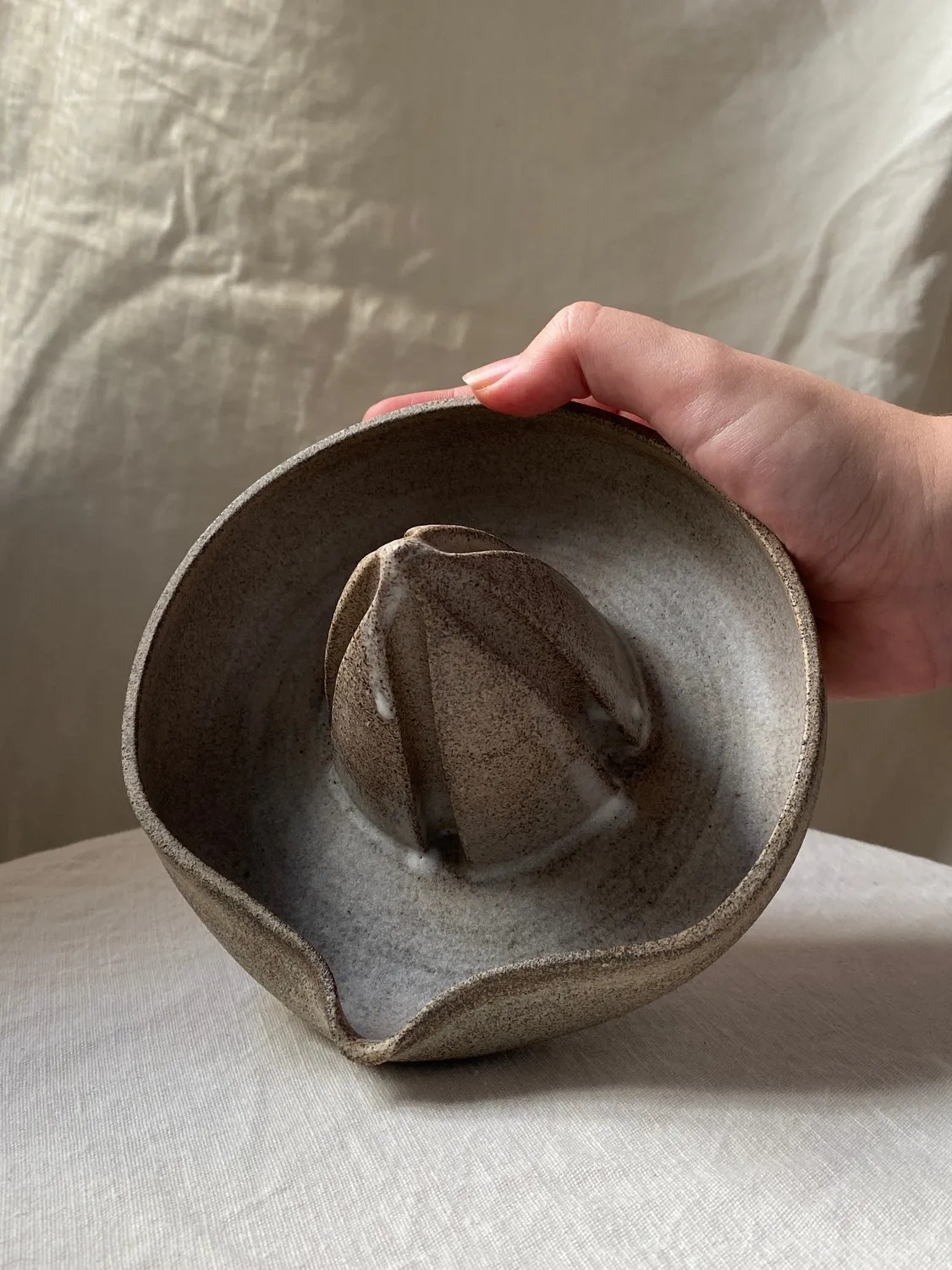 Studio Delta Pottery Sasso spremiagrumi manuale grès 15,5 cm