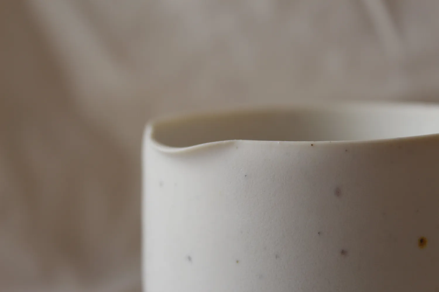 Studio Delta Pottery ciotola cilindrica beccuccio porcellana