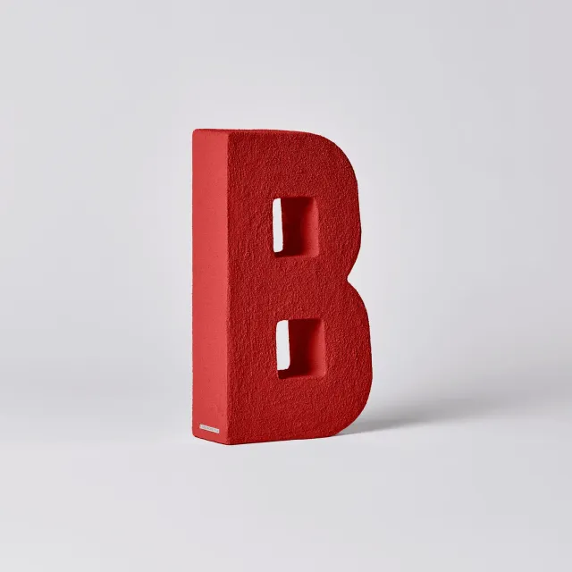 Tavola Ceramica Andrea B lettera decorativa taglia M rossa