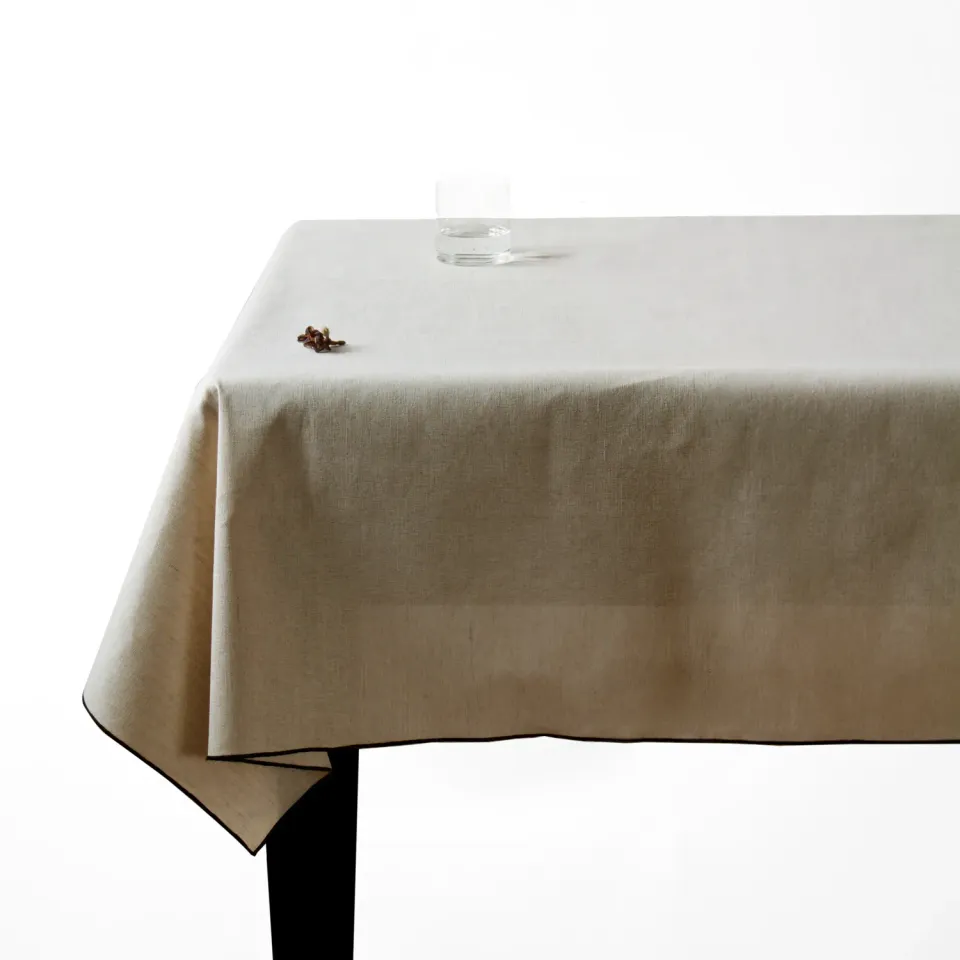 Tavola Ceramica Noemi Tovaglia 6 Posti 160x220 con tovaglioli
