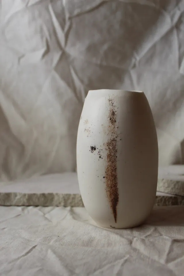 Studio Delta Pottery Uovo di Lava #3 vaso porcellana 14 cm