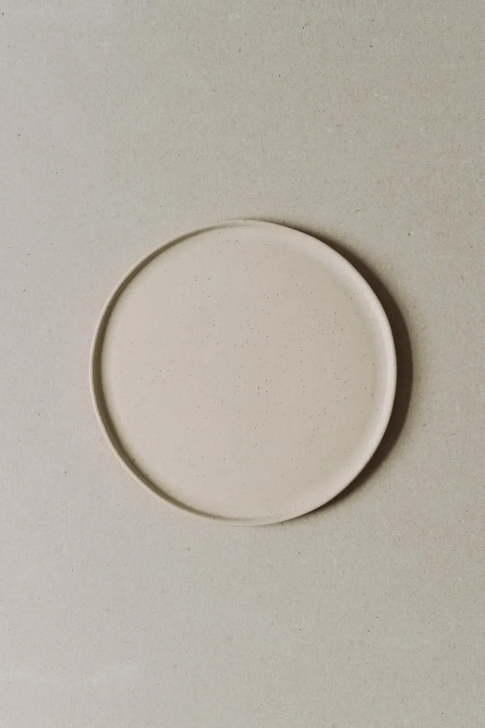 Poemi Terra Vanilla piatto 20 cm in gres bianco mat