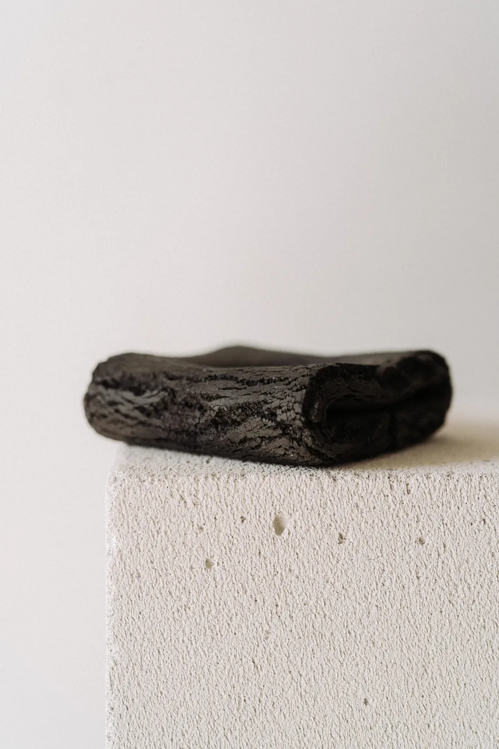 Poemi Aarde piatto quadrato 13 cm nero terrazzo