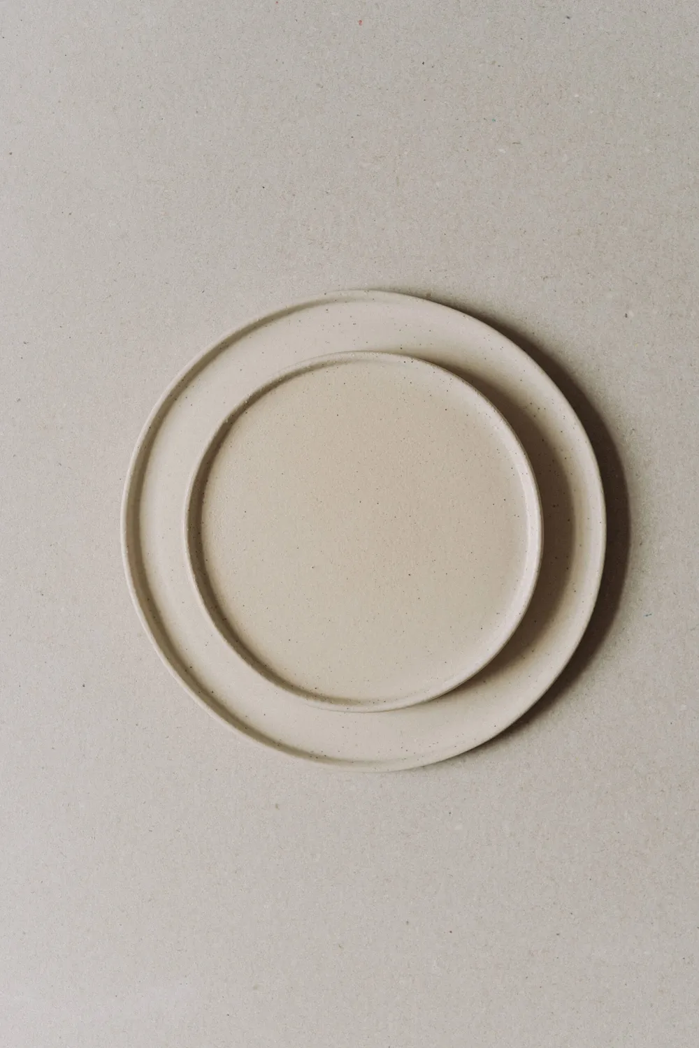 Poemi Terra Vanilla piatto 25 cm bianco puntinato