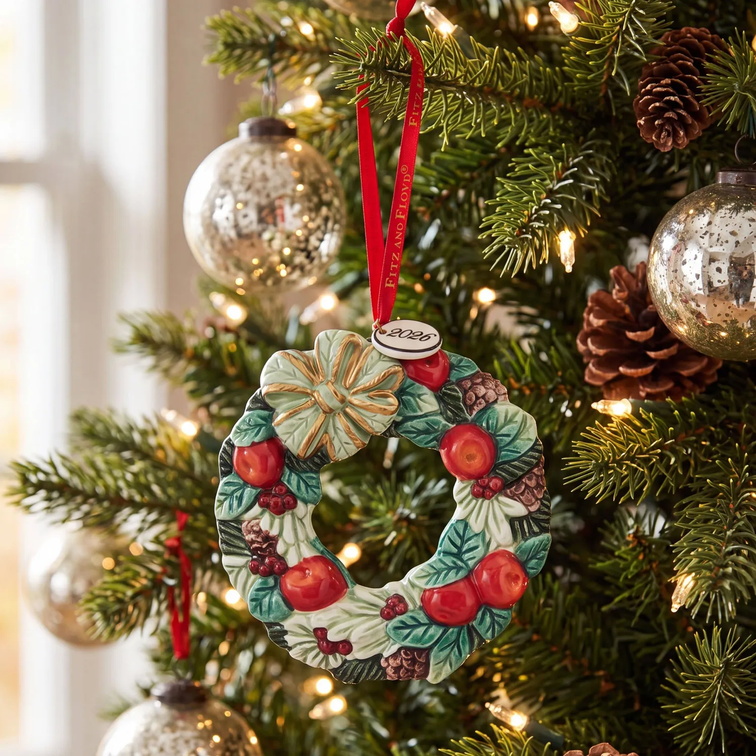 Fitz and Floyd Winter Frost Wreath ornamento albero 2026