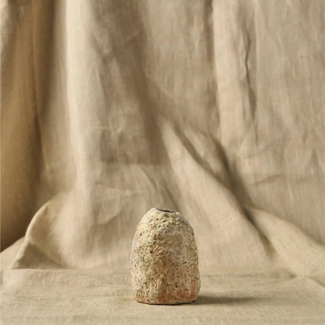 Studio Delta Pottery Uovo di dinosauro woodfired bottiglia 10x6 cm