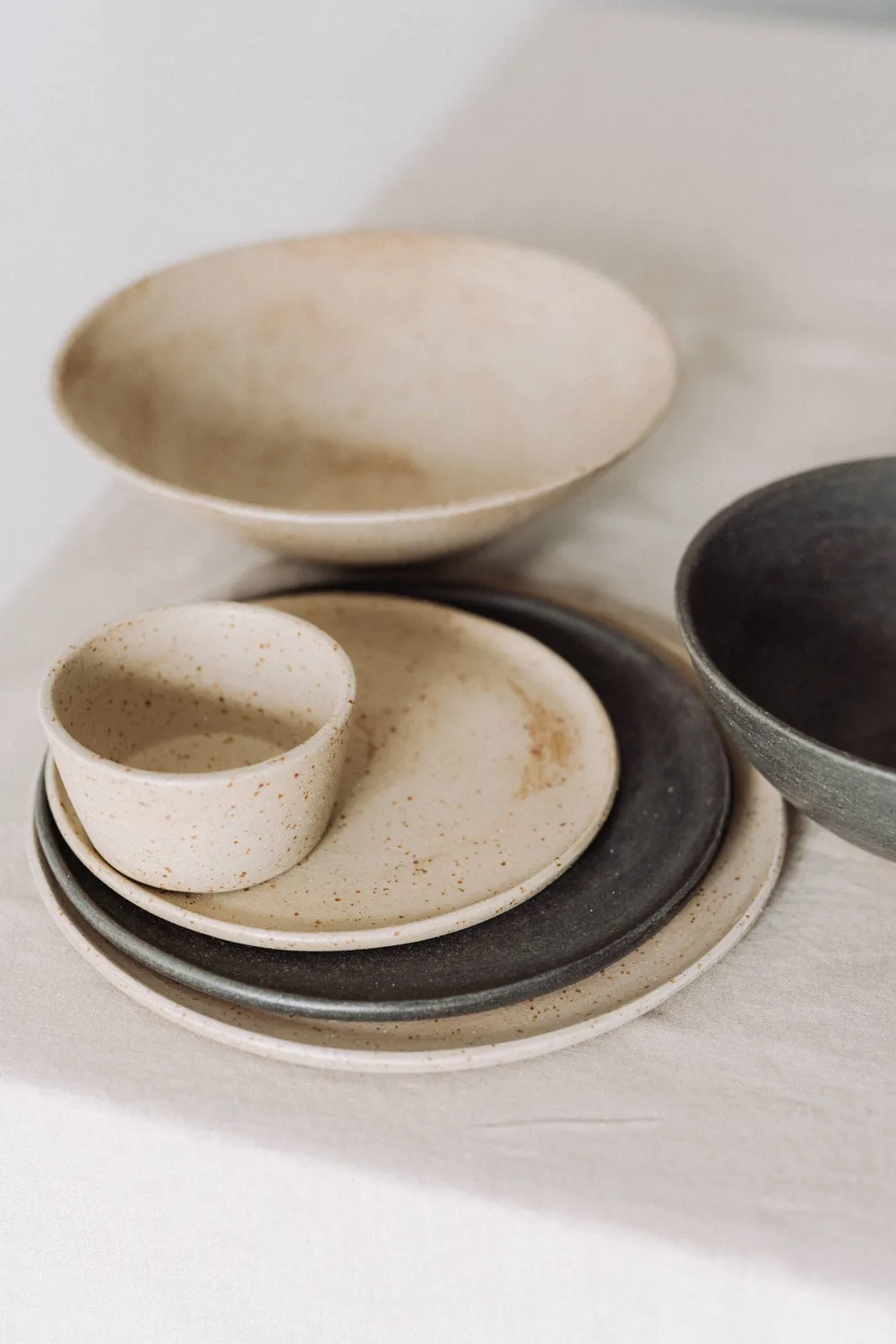 Poemi Earth piatto 23 cm in gres antracite
