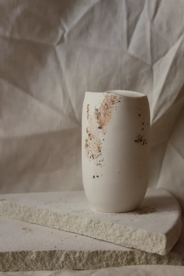 Studio Delta Pottery Uovo di Lava #2 vaso porcellana 11 cm