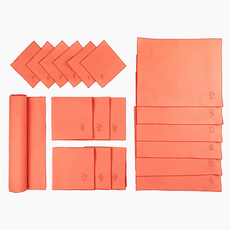 Tavola Ceramica Ilario Corallo tovaglietta ricamo rosso