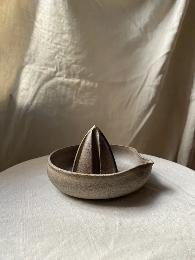 Studio Delta Pottery Sasso spremiagrumi manuale grès 15,5 cm