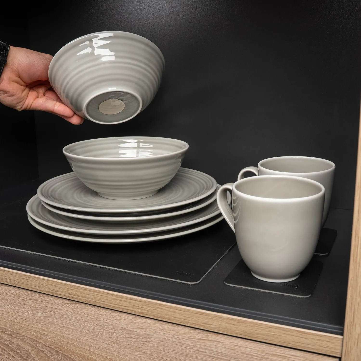 Silwy Ash set stoviglie porcellana magnetica 8 pezzi con tappetino