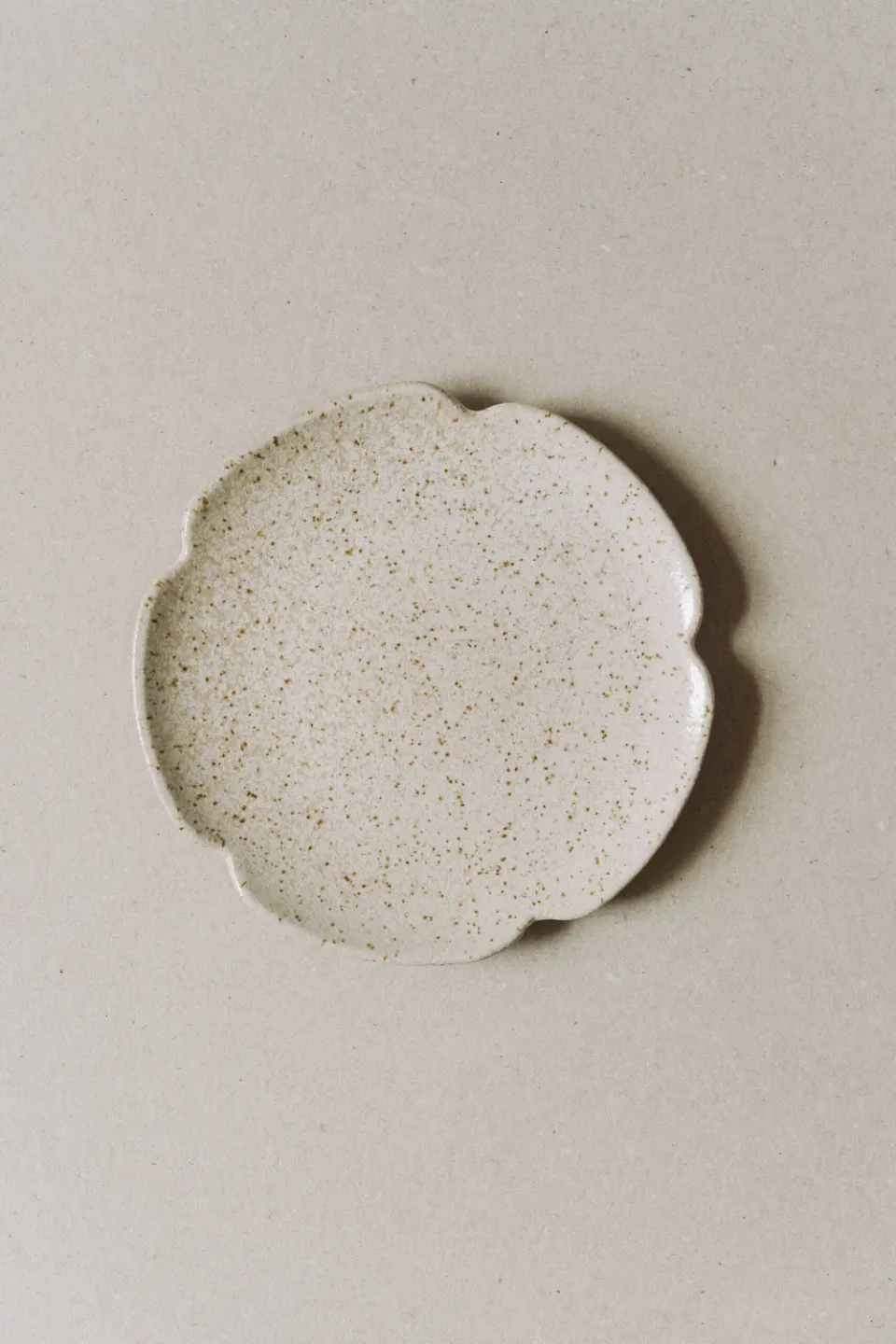 Poemi Aarde piatto fiore 19 cm madreperla