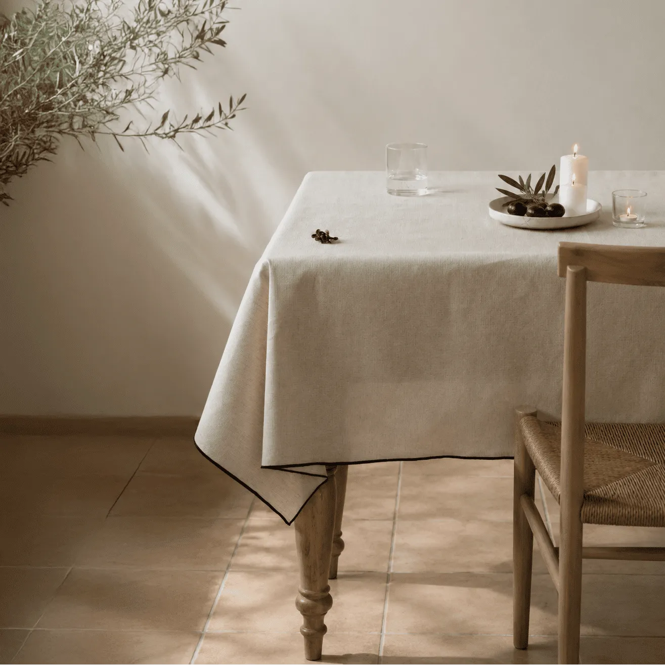 Tavola Ceramica Noemi Tovaglia 6 Posti 160x220 con tovaglioli