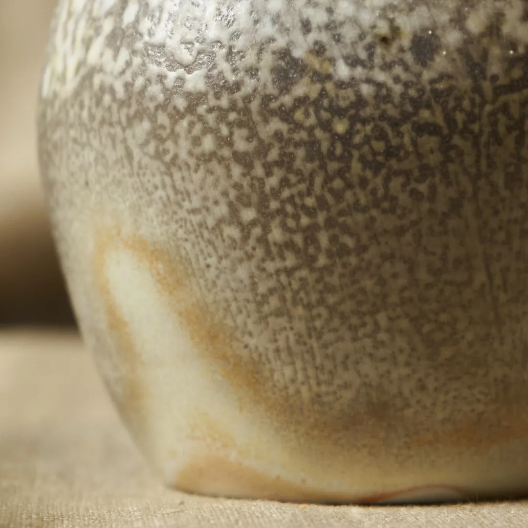 Studio Delta Pottery Uovo woodfired vaso porcellana 15 cm