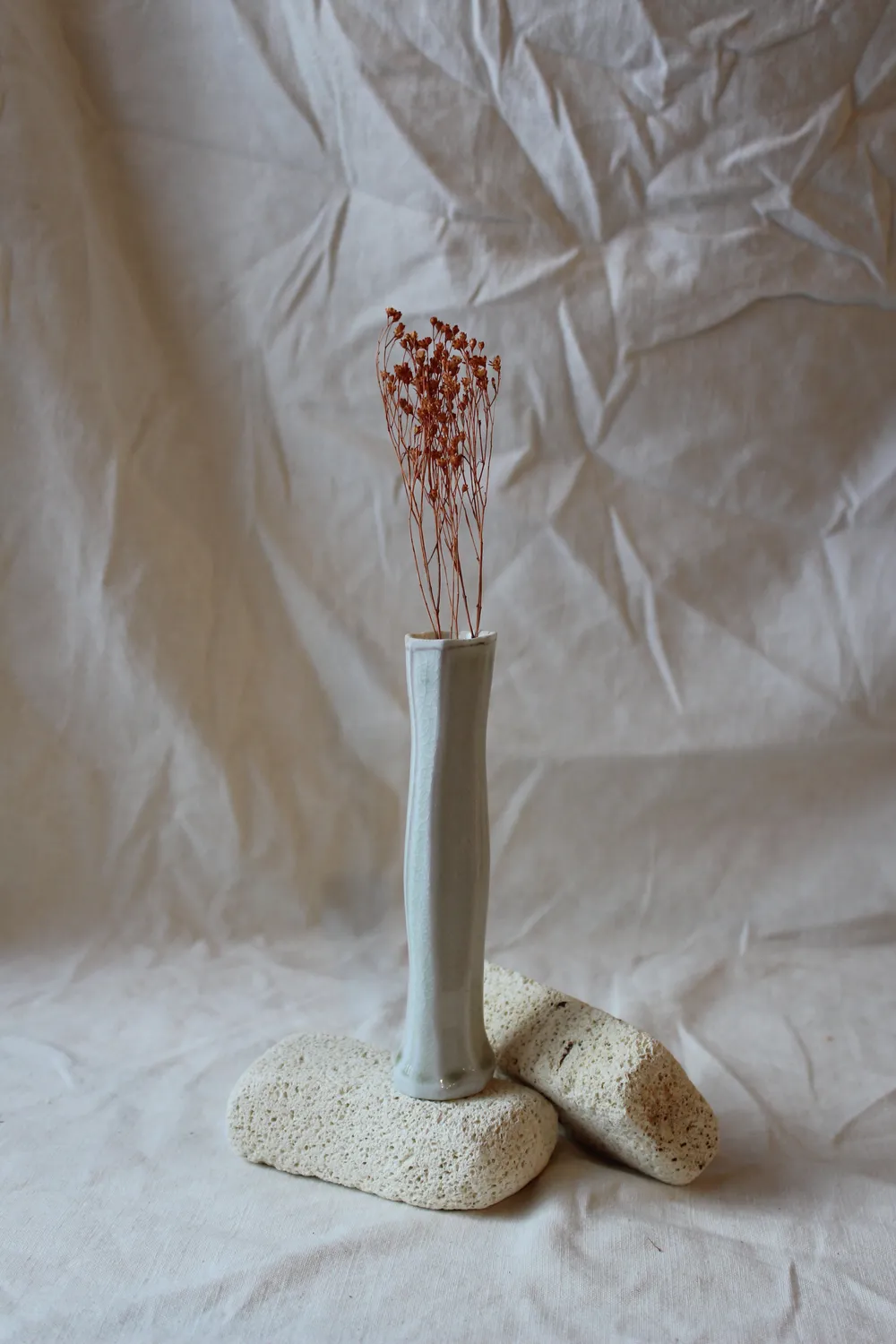 Studio Delta Pottery Iwa #4 vaso monofiore porcellana shino