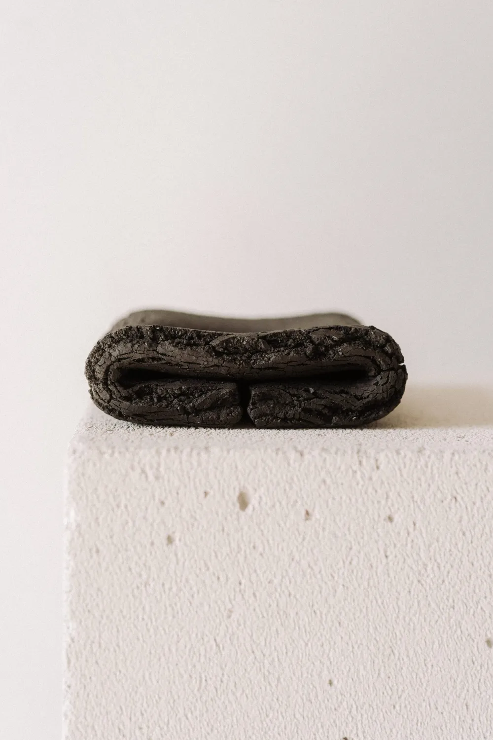 Poemi Aarde piatto quadrato 13 cm nero terrazzo