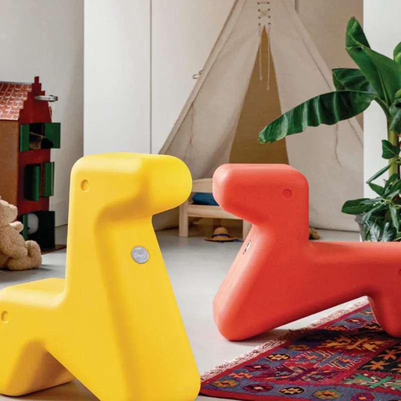 Alessi Doraff seduta bambini giraffa e cane