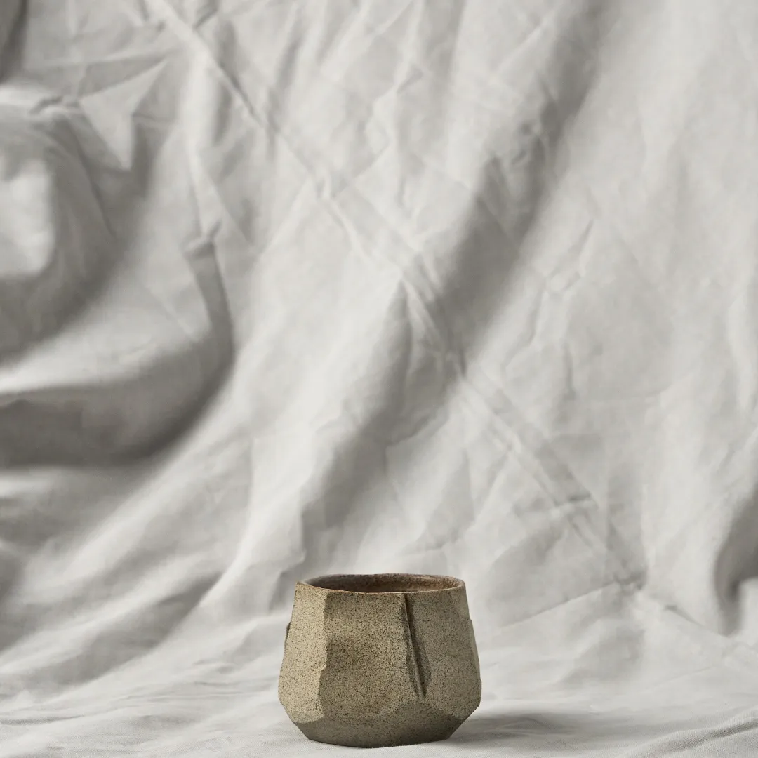 Studio Delta Pottery Cava #1 tazza grès antracite kurinuki