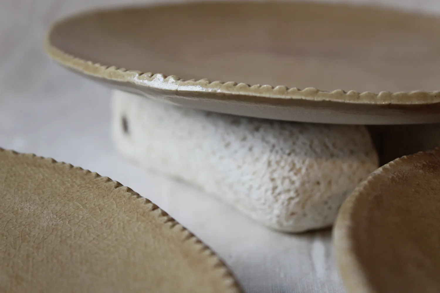 Studio Delta Pottery Piatti Miele piatto 20,5 cm grès beige