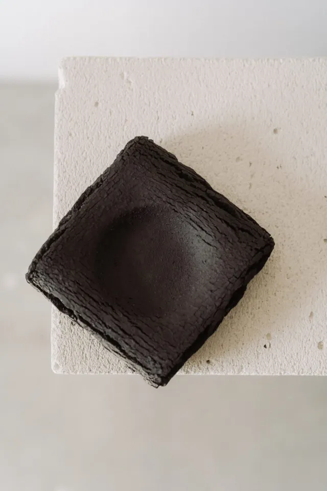 Poemi Aarde piatto quadrato 13 cm nero terrazzo