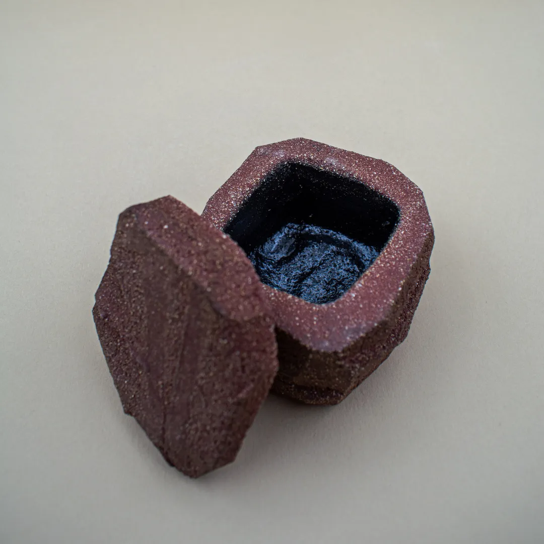 Studio Delta Pottery Scrigno #5 scatola  grès bordeaux kurinuki