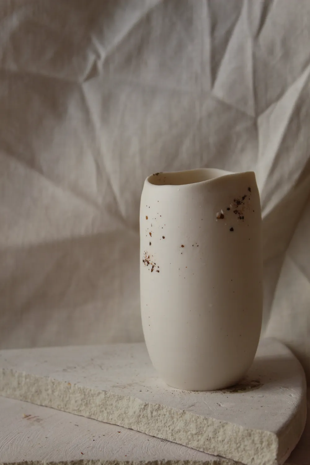 Studio Delta Pottery Uovo di Lava #2 vaso porcellana 11 cm